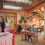 Alpine Near Cafes 木屋