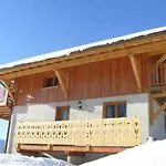 Alpine Near Cafes * 勒梅尼勒
