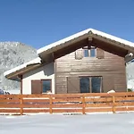 Alpine Near Cafes * 勒梅尼勒