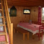Alpine Near Cafes * 勒梅尼勒